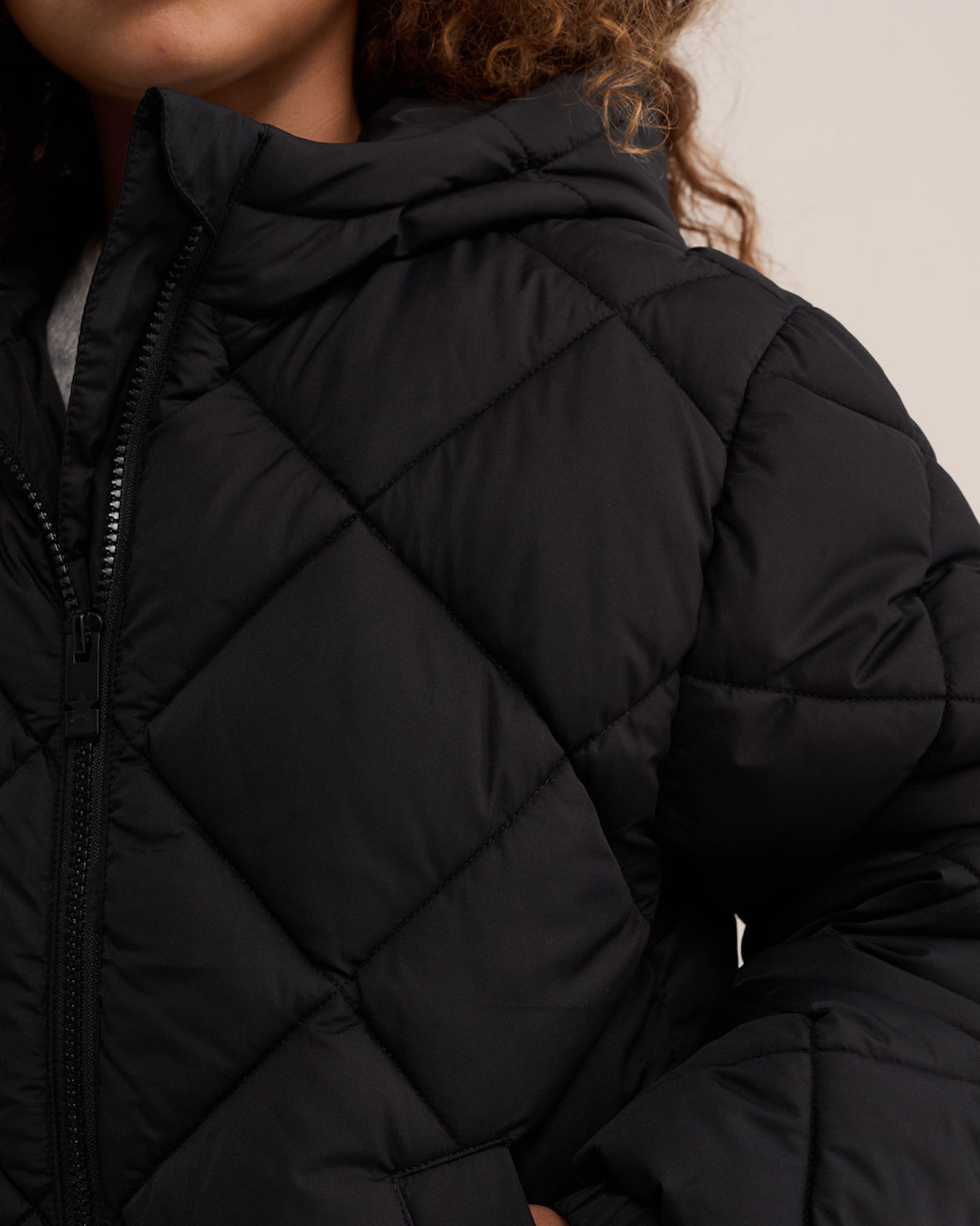 WE Fashion Prehodna jakna | črna barva