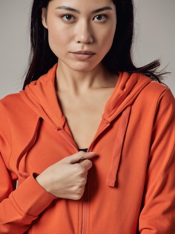 Felpa 'Felpa con Cappuccio e Zip' di OWN Off With Nature in arancione