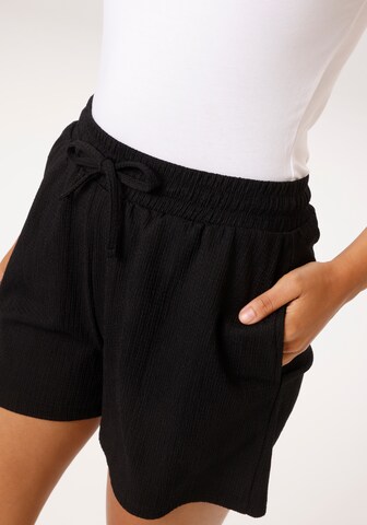 Aniston CASUAL Regular Shorts in Schwarz