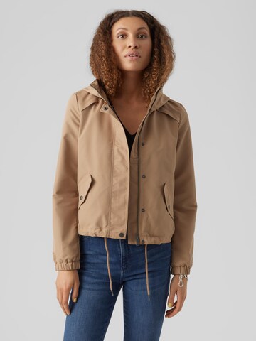 Vero Moda PetitePrijelazna jakna 'Zoa' - smeđa boja: prednji dio