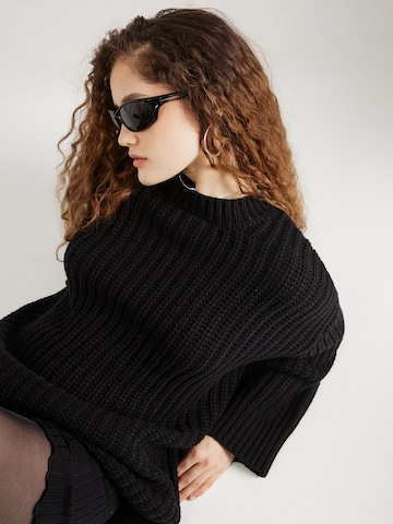 PIECES Sweter oversize 'JANNI' w kolorze czarny