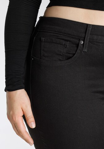 Levi's® Plus Regular Jeans in Black