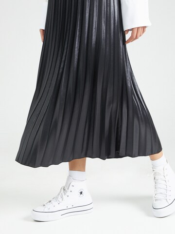 Gonna 'Shiny' di Rich & Royal in nero