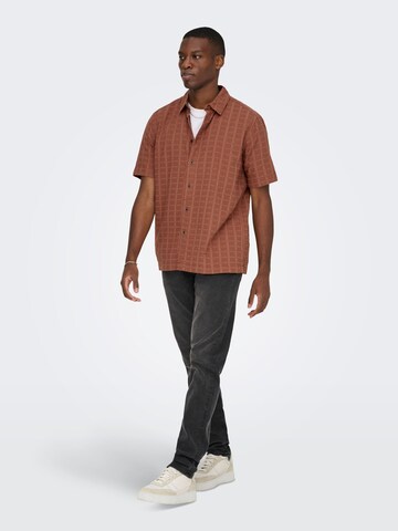Coupe regular Chemise 'ONSWilson' Only & Sons en marron