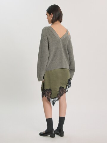 EDITED Strickjacke 'Violet' in Grau