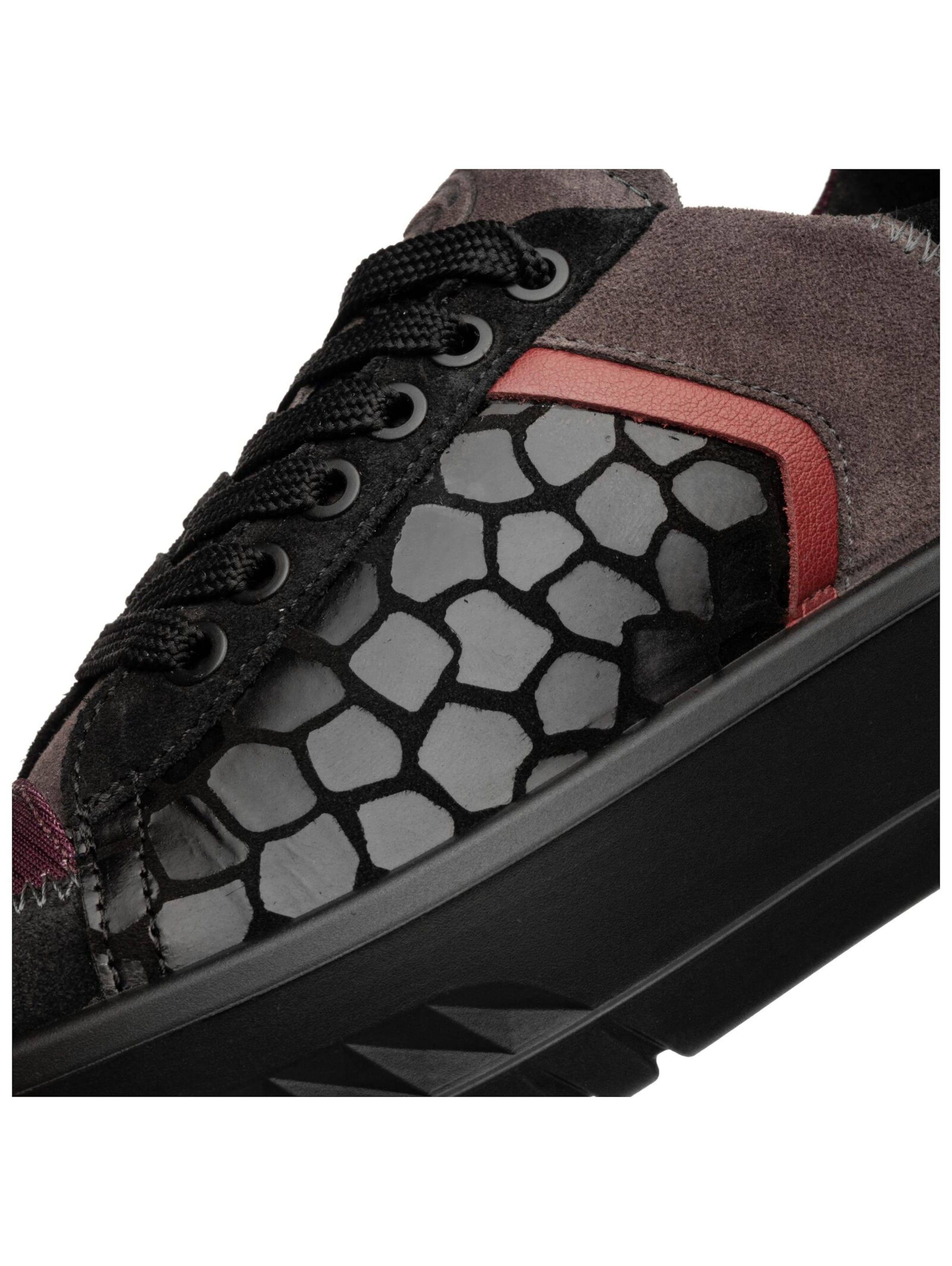 Baskets basses ARA en noir