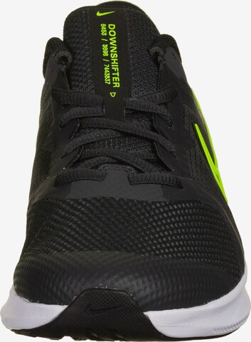 Scarpa sportiva 'Downshifter' di NIKE in nero