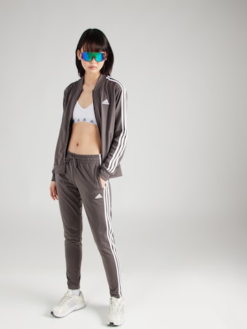 Costum de trening 'Essentials' de la ADIDAS SPORTSWEAR pe gri