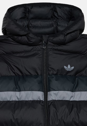 ADIDAS ORIGINALS Φθινοπωρινό και ανοιξιάτικο μπουφάν σε μαύρο
