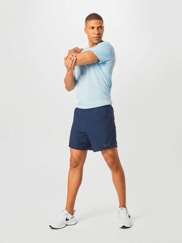 NIKE Regular Sportshorts in Blau