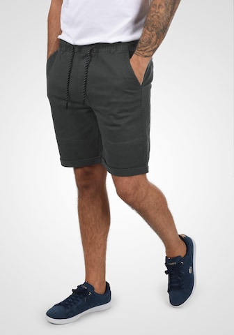 !Solid - Regular Calças chino 'HENK' em cinzento: frente