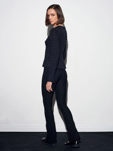 évasé Leggings Dilvin en noir