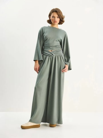 Bianco Lucci - Calças de fato em verde: frente