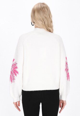 IZIA Sweater in White