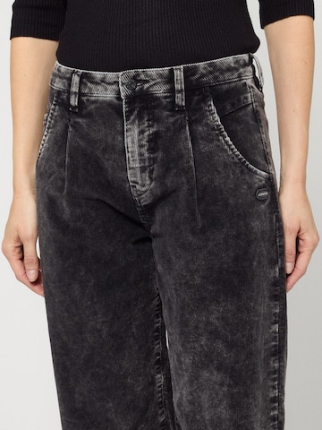 Gang - Tapered Calças com pregas '94SILVIA' em preto