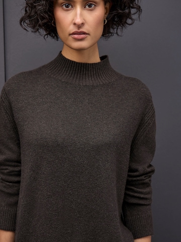 STREET ONE Strickkleid in Braun