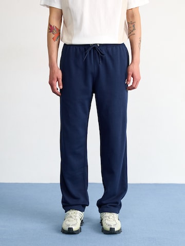 Nike Sportswear Lużny krój Spodnie 'CLUB' w kolorze niebieski: przód