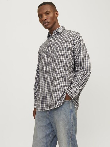 JACK & JONES Comfort Fit Skjorta 'JORRobb' i vit: framsida
