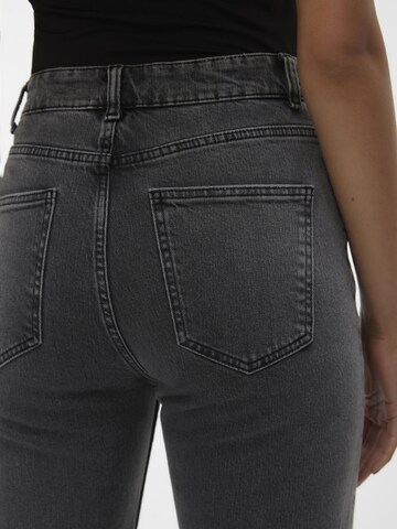 VERO MODA Regular Jeans 'CARRIE' in Grau