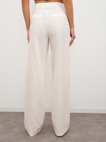 RÆRE by Lorena Rae Loose fit Pleat-Front Pants 'Martha Tall' in White