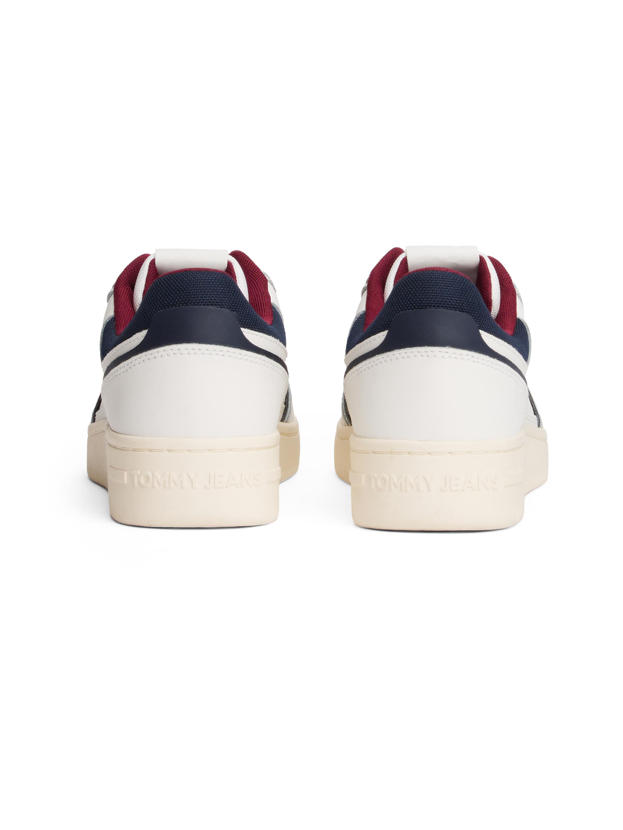 Tommy Jeans - Zapatillas deportivas bajas 'RETRO BASKET' en blanco: atrás