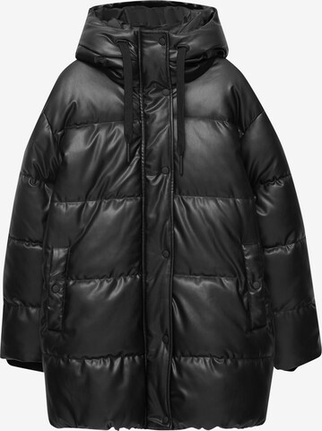 Pull&Bear Winter Coat in Black: front