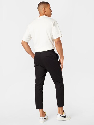 BURTON MENSWEAR LONDON - Regular Calças chino em preto