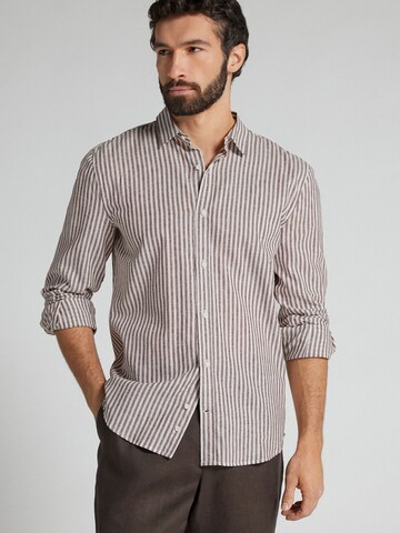 IUMAN Intimissimi Regular Fit Hemd in Braun: Vorderseite