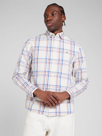 Tommy Jeans Regular fit Button Up Shirt in White: front