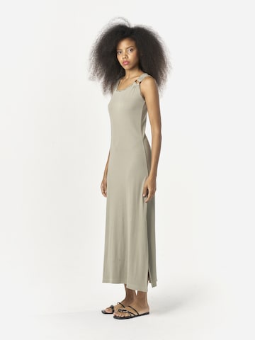 KOROSHI Платье в Зеленый