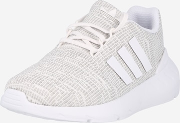 ADIDAS ORIGINALS Sneaker 'Swift Run 22' in Grau: front