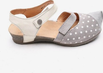 THINK! Flats & Loafers in 38 in Grey: front