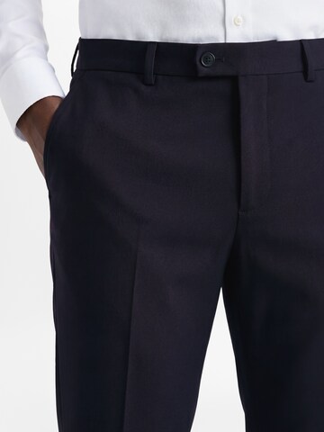 Regular Pantalon à plis Finshley & Harding en bleu