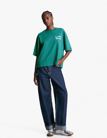 Tricou de la Bershka pe verde