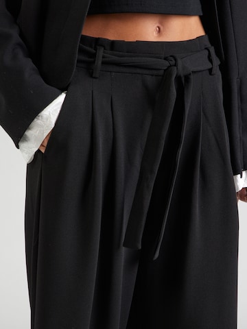 ONLY - Pierna ancha Pantalón plisado 'ONLEVI' en negro