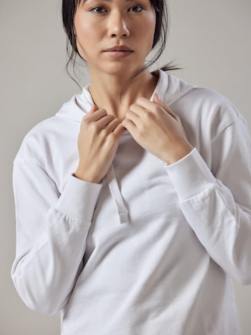 Felpa 'Felpa con Cappuccio e Spacchi Laterali' di OWN Off With Nature in bianco