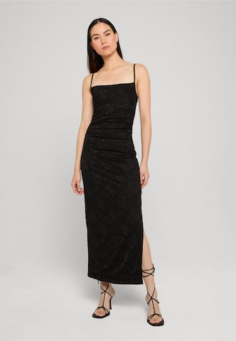 Urban Classics Kleid in Schwarz: Vorderseite