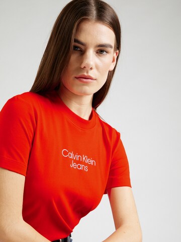 Tricou de la Calvin Klein Jeans pe roșu