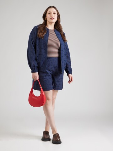 Vero Moda Curve Kurtka przejściowa 'VMCHAY' w kolorze niebieski