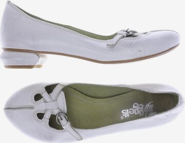 TIGGERS Flats & Loafers in 37 in White: front