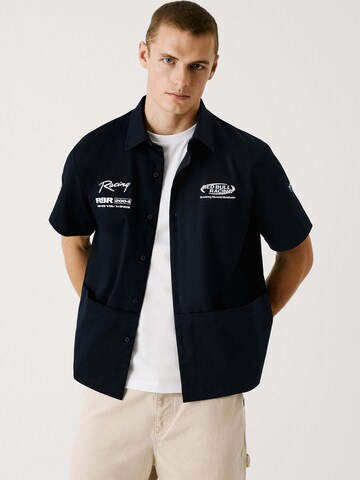 Fit confort Chemise 'Red Bull Racing x Pepe Jeans' Red Bull Racing x Pepe Jeans en bleu
