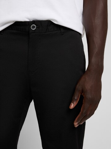 WOTEGA Regular Chino Pants in Black