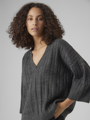 VERO MODA Sweater 'GEMMA' in Grey