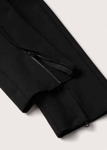 MANGO Rozkloszowany krój Spodnie 'Amy' w kolorze czarny