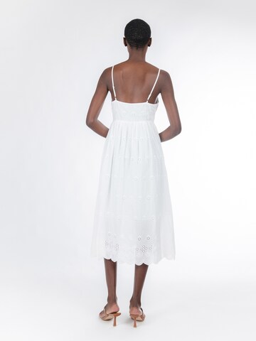 Influencer Obleka | bela barva