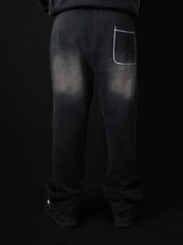Vemue Baggy Sports trousers 'Black On Black' in Grey