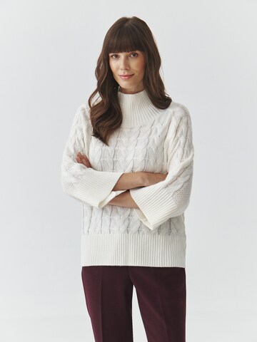 Pull-over 'WILLA' TATUUM en blanc : devant