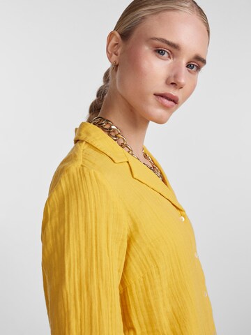 Camicia da donna 'TINA' di PIECES in giallo