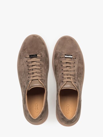 Estro Sneakers laag '03-588-90' in Bruin