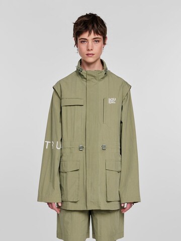 IIQUAL Between-Season Jacket 'JUNA' in Green: front